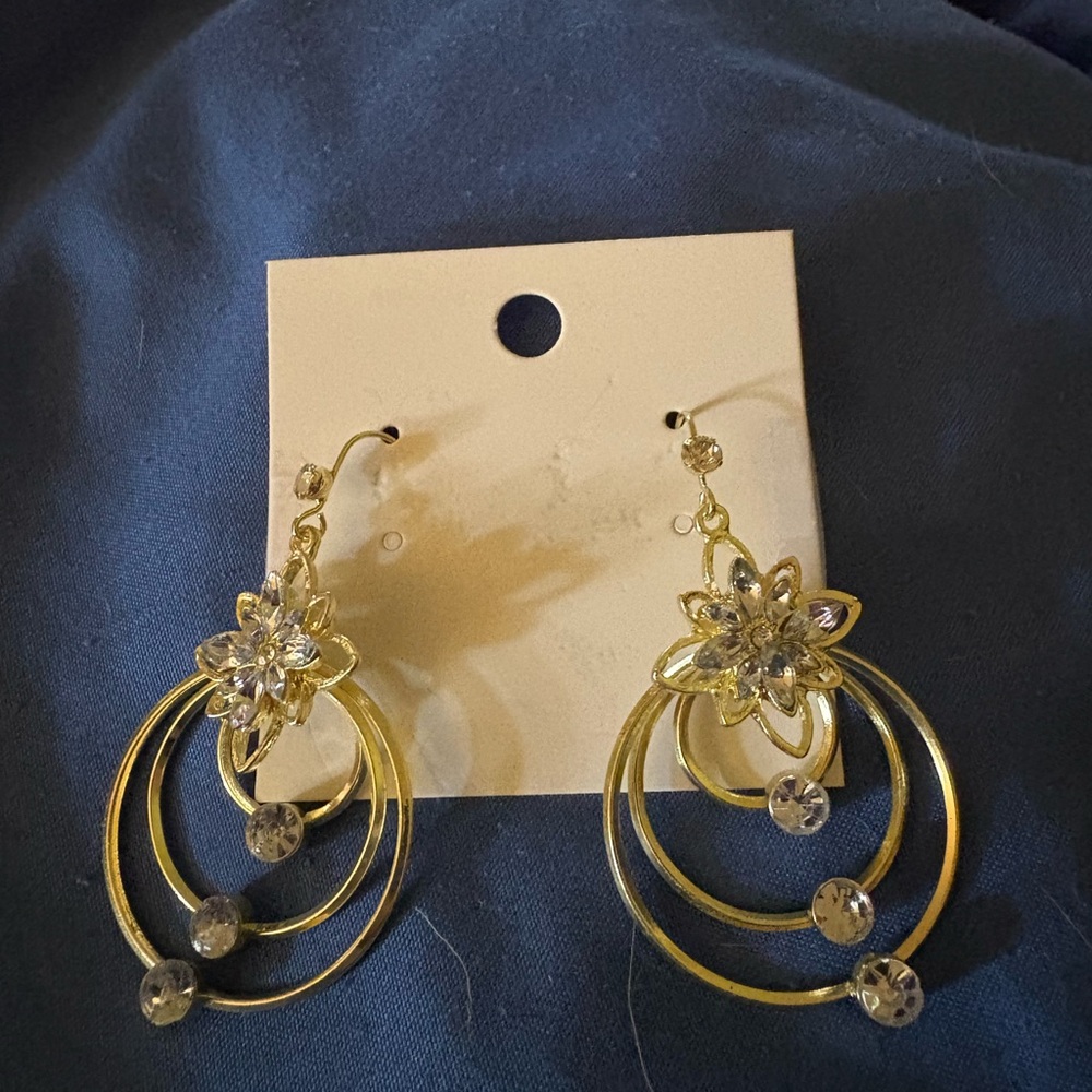 Elegant Gold Floral Hoop Earrings
